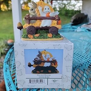 Charming Tails Figurine HAUNTED HAYRIDE  85/883